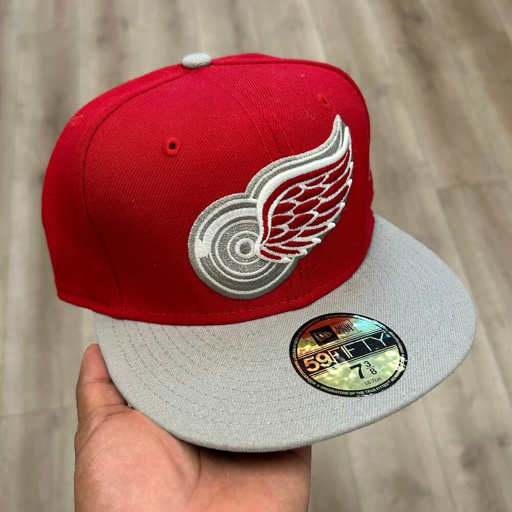 New Era Detroit Red Wings 59FIFTY fitted hat cap size 7 3/8n Red Gray B25